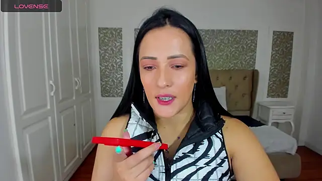 Snapshot of KimWessel_ chatting on February 14, 5:21 pm KimWessel online show from February 14, 5:21 pm