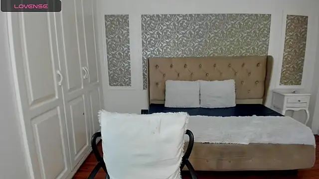 Snapshot of KimWessel_ chatting on March 14, 7:52 pm KimWessel online show from March 14, 7:52 pm