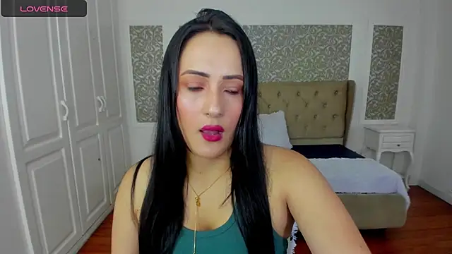 KimWessel  online show from April 28, 6:24 pm