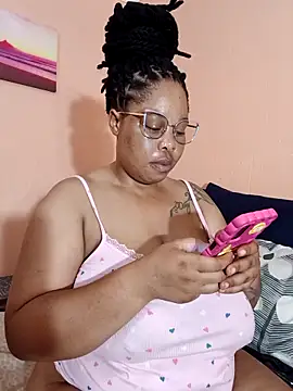 Snapshot of Fantasy1976 chatting on January 15, 7:13 am Fantasy1976 online show from January 15, 7:13 am