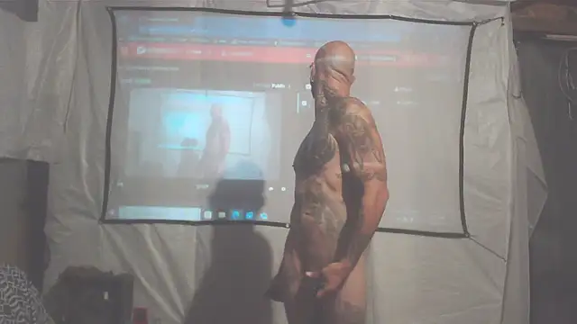 Snapshot of Smurfschmidt chatting on November 2, 4:15 am Smurfschmidt online show from November 2, 4:15 am