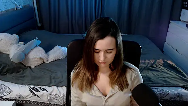 Snapshot of KiraYammy chatting on December 12, 1:10 am KiraYammy online show from December 12, 1:10 am