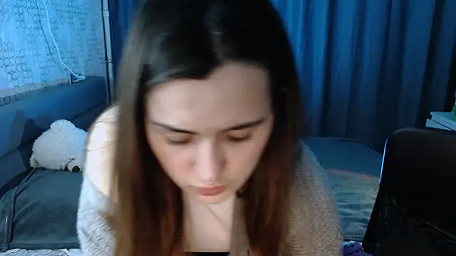 Snapshot of KiraYammy chatting on December 16, 1:10 am KiraYammy online show from December 16, 1:10 am