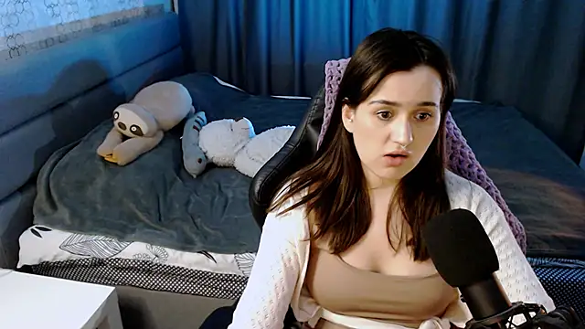 Snapshot of KiraYammy chatting on February 6, 5:09 pm KiraYammy online show from February 6, 5:09 pm