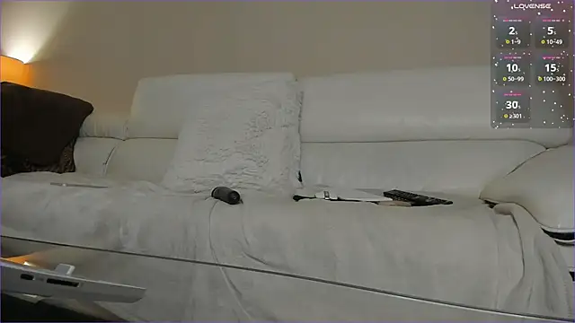 Snapshot of xqueenyasmine chatting on February 1, 5:49 am xqueenyasmine online show from February 1, 5:49 am