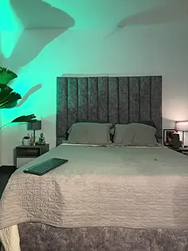 milaivanova online show from December 15, 9:52 pm