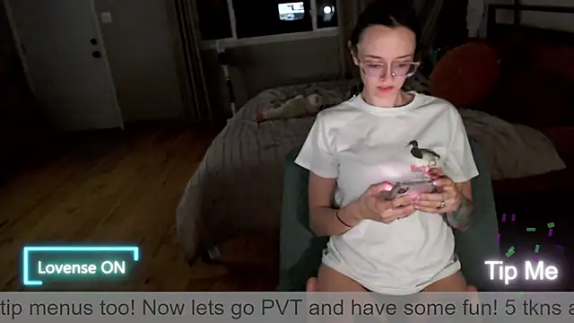 Snapshot of Plantbabeee chatting on May 3, 4:51 am Plantbabeee online show from May 3, 4:51 am