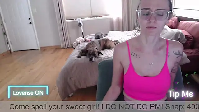 Snapshot of Plantbabeee chatting on May 4, 7:10 pm Plantbabeee online show from May 4, 7:10 pm