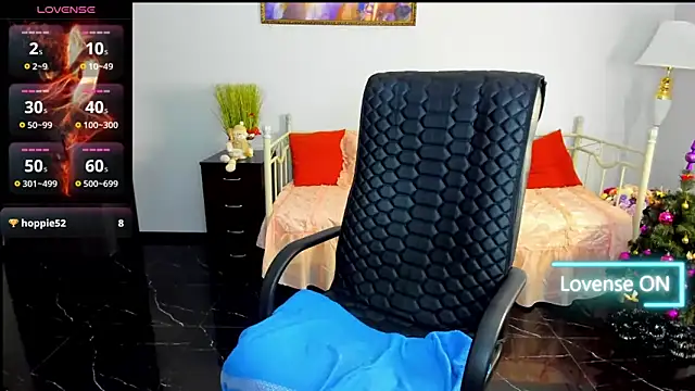 Julia Dean online show from December 18, 3:33 pm