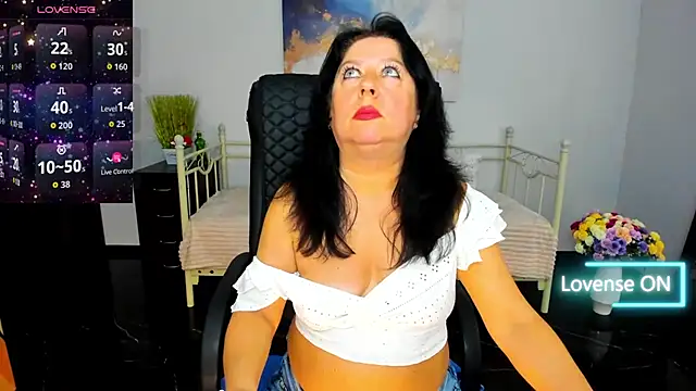 Julia Dean online show from May 15, 11:50 am