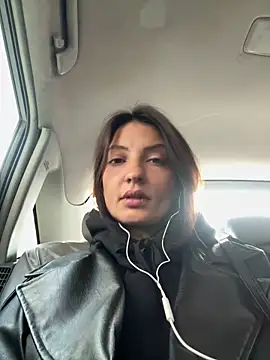 BabeRainbow online show from February 13, 8:17 am