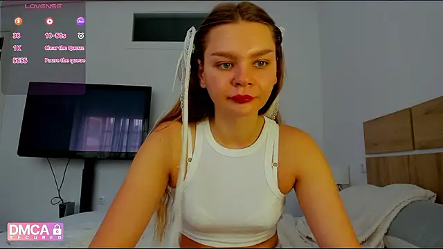 Molly sweetie online show from May 4, 6:20 am