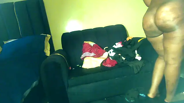 Snapshot of Mila_Melanie chatting on April 2, 1:42 pm Mila Melanie online show from April 2, 1:42 pm