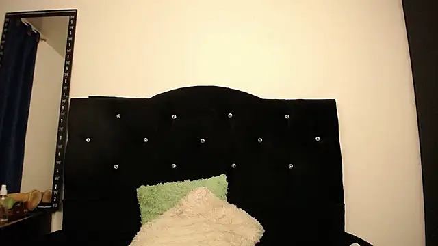sweet skylove  online show from June 27, 1:10 am