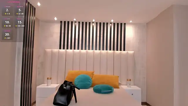 CorinneRusso online show from December 22, 9:42 pm