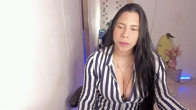 Snapshot of hellensexy chatting on December 3, 8:50 pm hellensexy online show from December 3, 8:50 pm