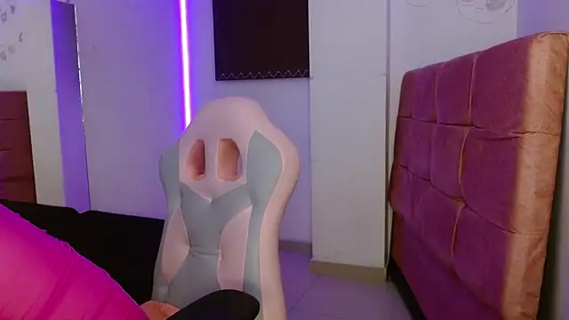 Snapshot of miahernadez303av chatting on January 13, 1:13 am miahernadez303av online show from January 13, 1:13 am