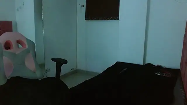 Snapshot of miahernadez303av chatting on February 27, 9:00 am miahernadez303av online show from February 27, 9:00 am