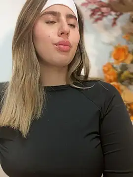 ValerieHilton online show from December 7, 12:52 am