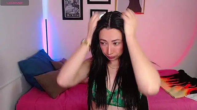 Snapshot of lilyy_evanss chatting on January 21, 11:02 pm lilyy evanss online show from January 21, 11:02 pm