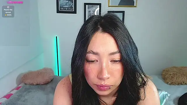 Snapshot of lilyy_evanss chatting on March 19, 11:14 pm lilyy evanss online show from March 19, 11:14 pm