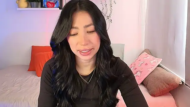 lilyy evanss online show from April 8, 9:59 pm