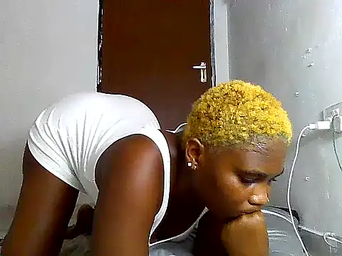 Snapshot of SexyKimberly23 chatting on October 31, 7:59 pm SexyKimberly23 online show from October 31, 7:59 pm