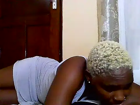 Snapshot of SexyKimberly23 chatting on February 14, 7:43 pm SexyKimberly23 online show from February 14, 7:43 pm