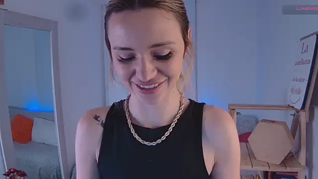 Snapshot of Lucy_Princes chatting on January 20, 2:43 am Lucy Princes online show from January 20, 2:43 am