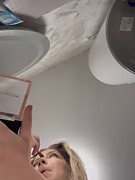 SonyaD  online show from December 18, 5:48 am