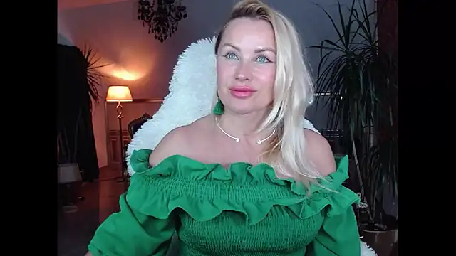 Snapshot of eyesangel22 chatting on December 4, 11:41 am eyesangel22 online show from December 4, 11:41 am