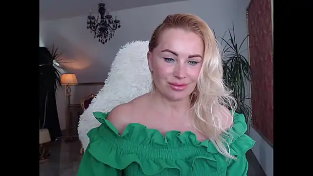 Snapshot of eyesangel22 chatting on December 30, 12:42 pm eyesangel22 online show from December 30, 12:42 pm