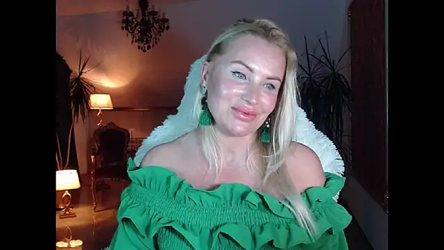 Snapshot of eyesangel22 chatting on January 10, 2:45 pm eyesangel22 online show from January 10, 2:45 pm