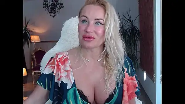 Snapshot of eyesangel22 chatting on January 14, 11:31 am eyesangel22 online show from January 14, 11:31 am