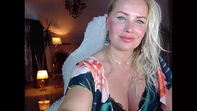 Snapshot of eyesangel22 chatting on January 14, 2:32 pm eyesangel22 online show from January 14, 2:32 pm