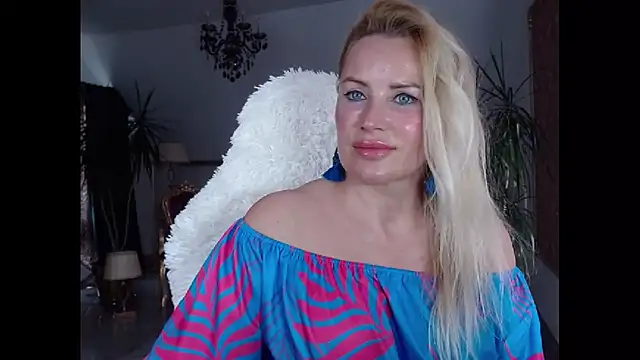 Snapshot of eyesangel22 chatting on January 24, 9:49 am eyesangel22 online show from January 24, 9:49 am