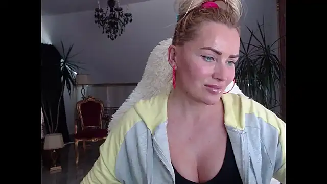 Snapshot of eyesangel22 chatting on January 29, 12:24 pm eyesangel22 online show from January 29, 12:24 pm