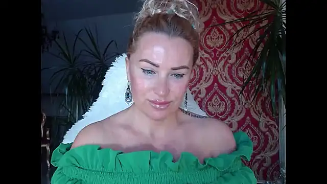 Snapshot of eyesangel22 chatting on February 2, 6:26 am eyesangel22 online show from February 2, 6:26 am