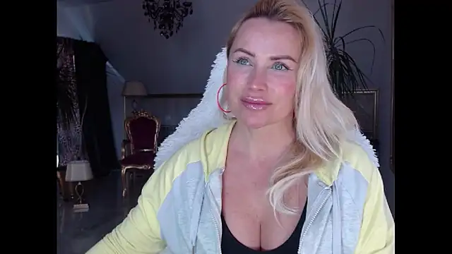 Snapshot of eyesangel22 chatting on February 9, 7:16 am eyesangel22 online show from February 9, 7:16 am
