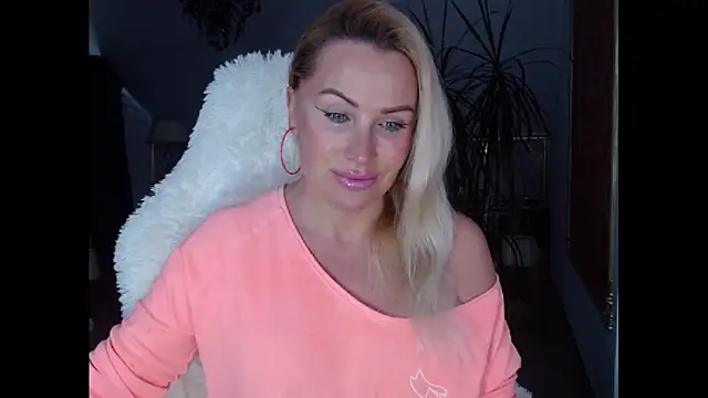Snapshot of eyesangel22 chatting on February 16, 1:27 pm eyesangel22 online show from February 16, 1:27 pm