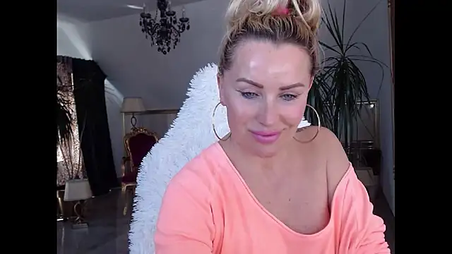 Snapshot of eyesangel22 chatting on March 19, 12:45 pm eyesangel22 online show from March 19, 12:45 pm