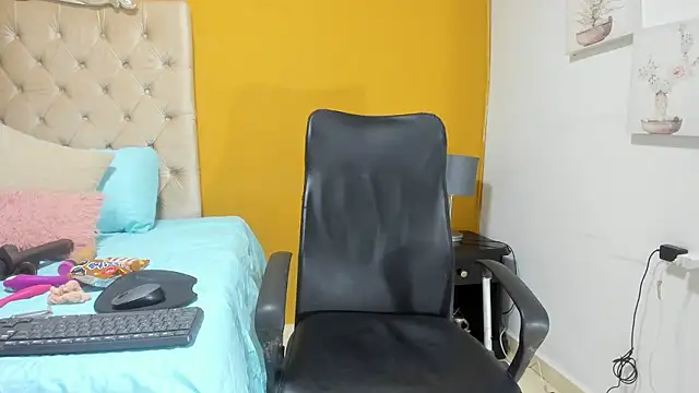 Snapshot of rousse_sexyandhot chatting on January 9, 2:14 am rousse sexyandhot online show from January 9, 2:14 am