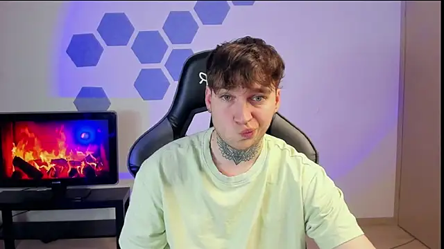 Chris Tyson online show from February 2, 1:02 am