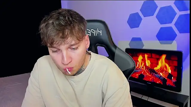 Chris Tyson online show from February 16, 2:09 am