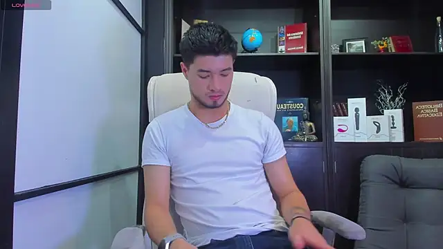 Snapshot of EdwardRoss_ chatting on January 13, 8:26 pm EdwardRoss online show from January 13, 8:26 pm