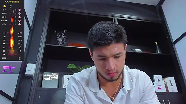Snapshot of EdwardRoss_ chatting on February 4, 11:49 pm EdwardRoss online show from February 4, 11:49 pm