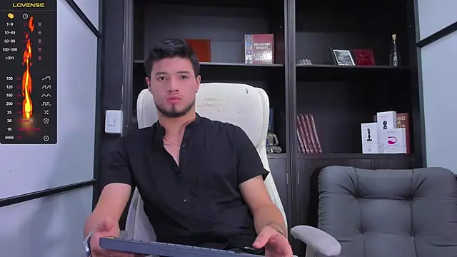 Snapshot of EdwardRoss_ chatting on February 7, 7:38 pm EdwardRoss online show from February 7, 7:38 pm