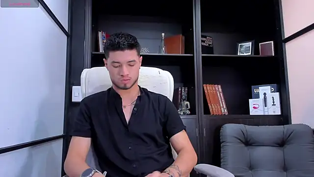Snapshot of EdwardRoss_ chatting on February 16, 7:27 pm EdwardRoss online show from February 16, 7:27 pm