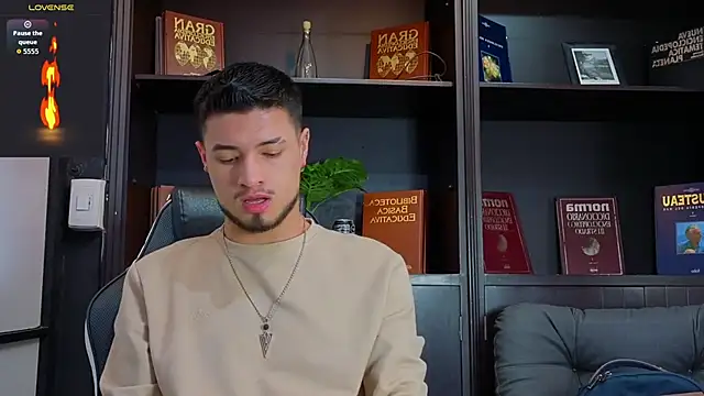 EdwardRoss  online show from October 3, 9:01 pm