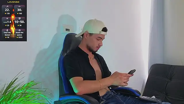 EdwardRoss  online show from February 23, 9:01 pm